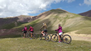 Mountain Bike sur les pistes kirghizes ou du Kirghizistan -