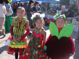 Croquer la Pomme en Kirghizie au Kirghizistan